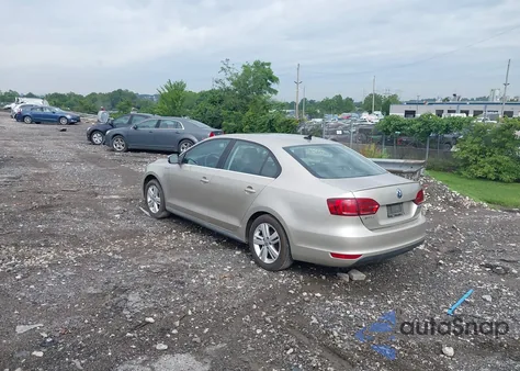 2013 Volkswagen Jetta Hybrid Sel z USA, uszkodzony, nr VIN 3VW637AJ3DM309706